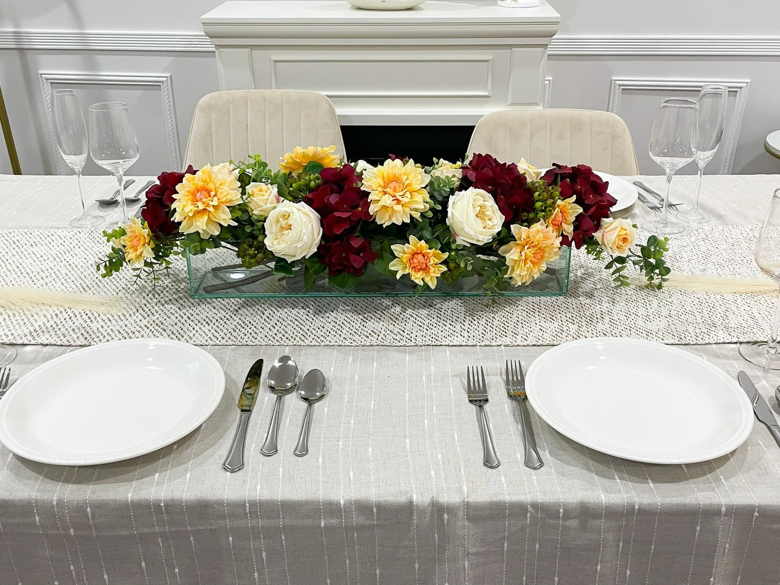Elegant Velvet Red Decor Modern Long Table Dahlia Centerpiece In Glass Vase