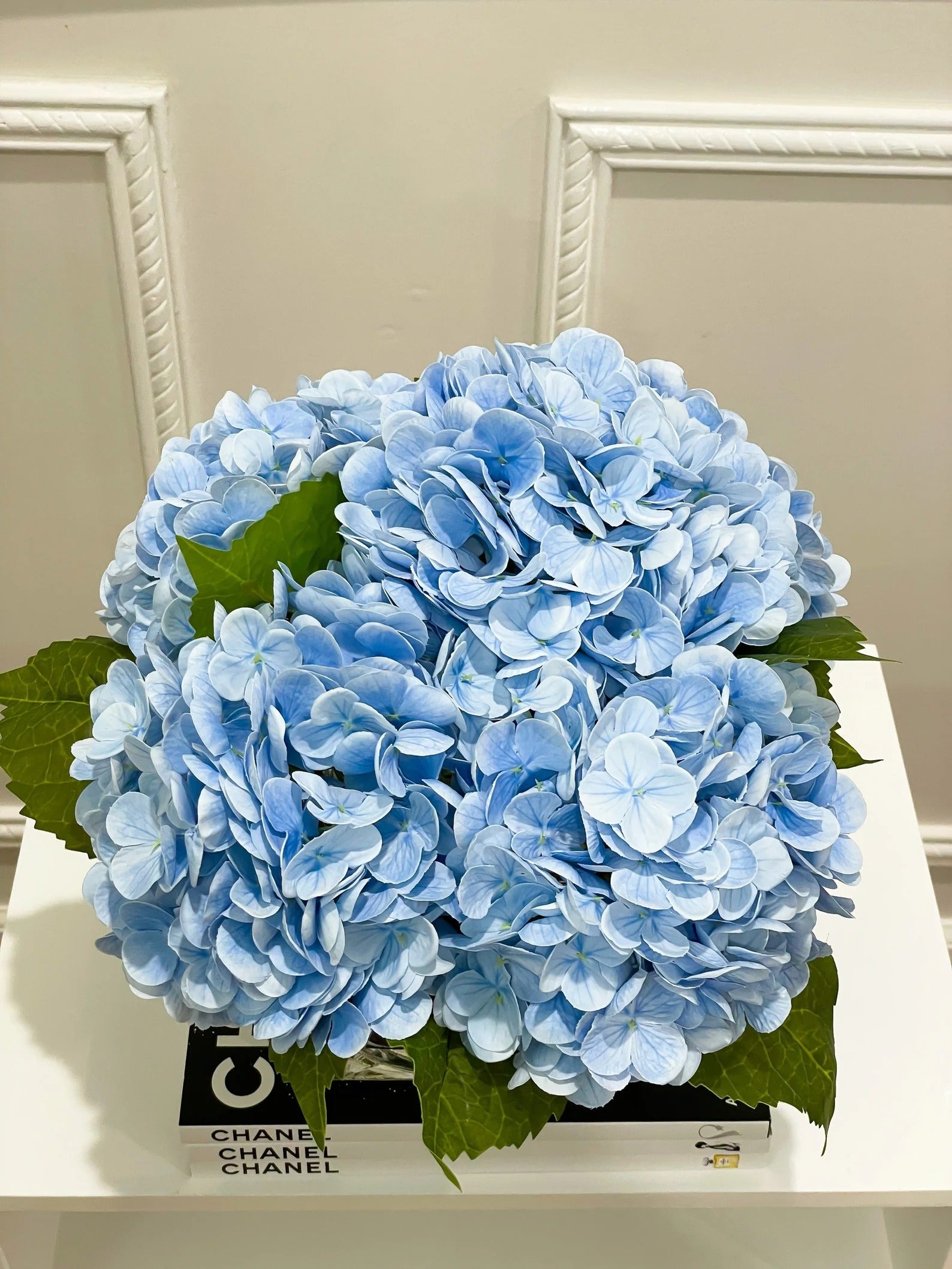 Real Touch Hydrangea Large Arrangement In Glass Vase - Flovery