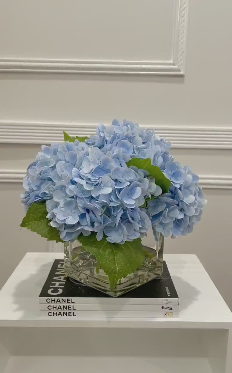Real Touch Hydrangea Large Arrangement In Glass Vase