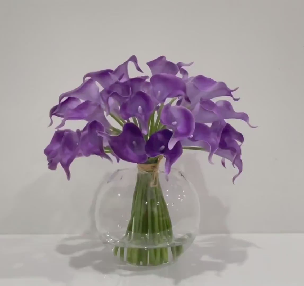 Real Touch Calla Lily Centerpiece in Glass Vase