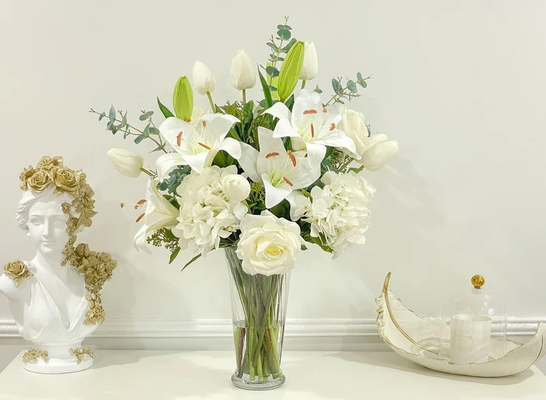 Large Elegant White Lilies Centerpiece In Tall Glass Vase - Flovery
