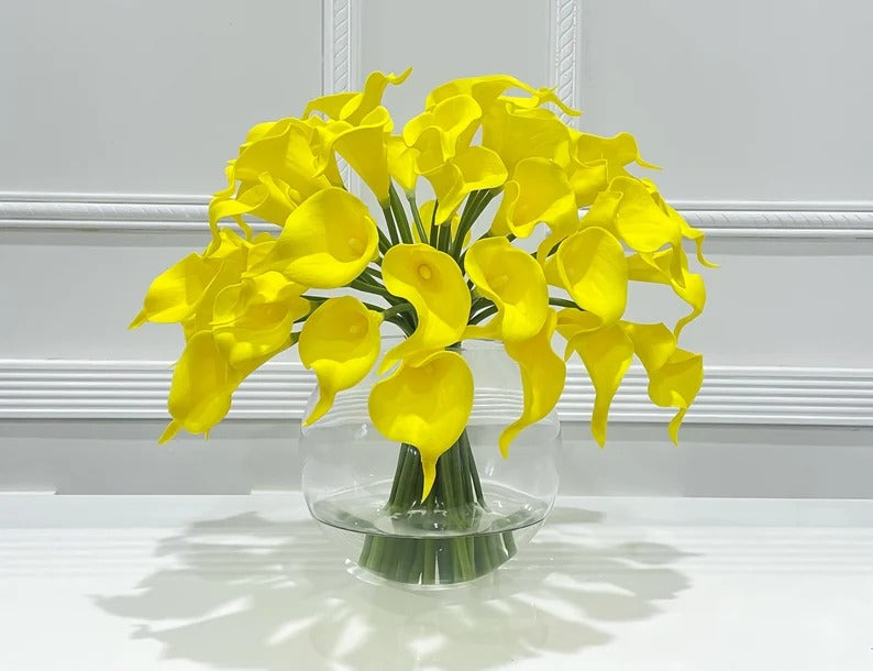 Real Touch Calla Lily Centerpiece in Glass Vase - Flovery