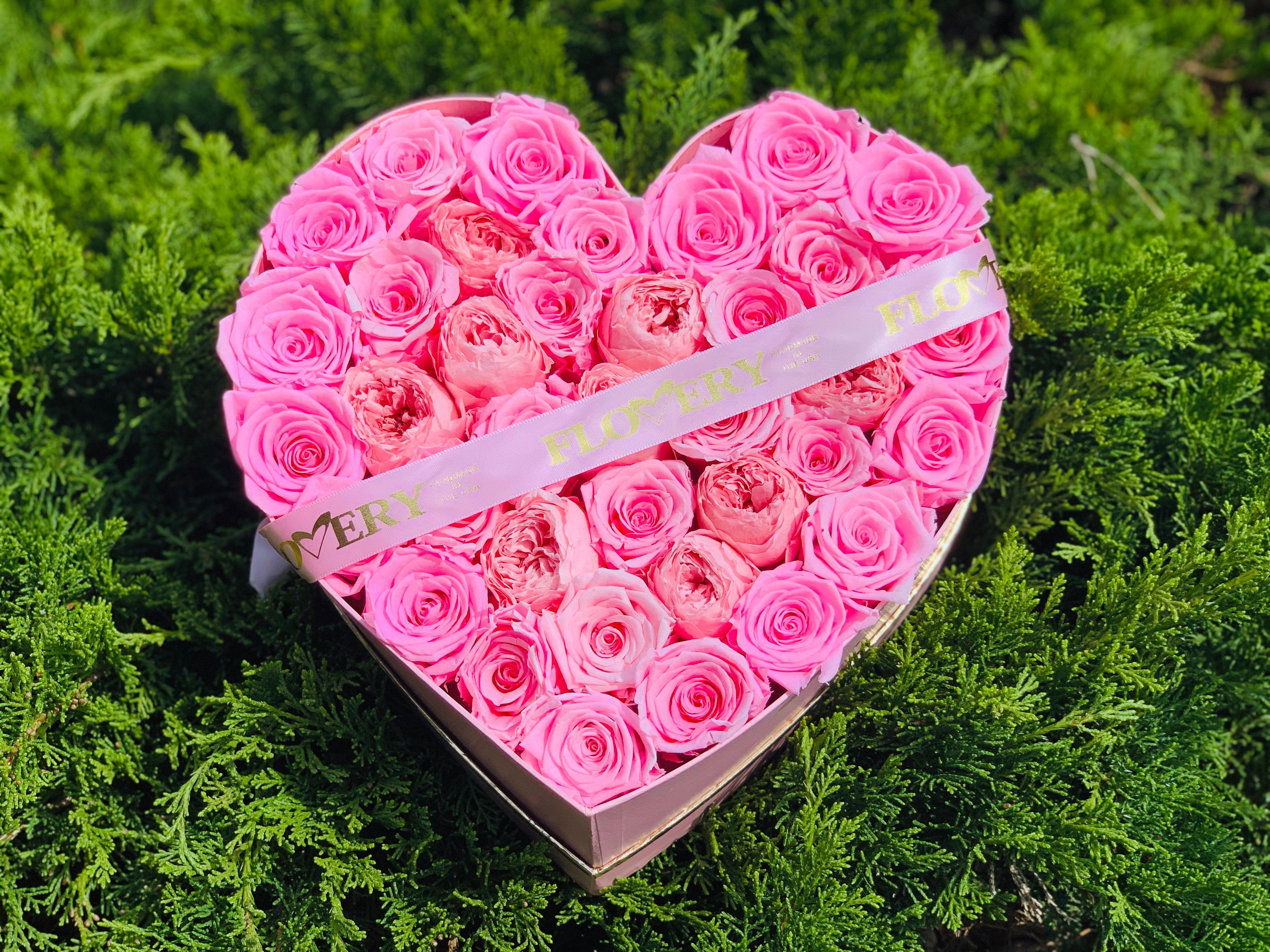 Premium Ecuador preserved rose in heart shape box Secondary image